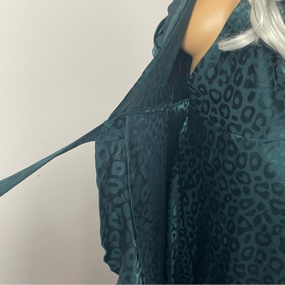 : Simplee Apparel Rap Dress - V-Neck, Long Sleeve, High/Low Hem - Jeweled Green - Picture 7 of 14